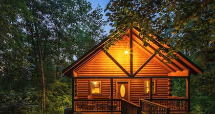 Hot Tub, Fire Pit, Large Decks & Blackstone Griddle