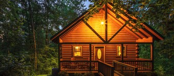 Hot Tub, Fire Pit, Large Decks & Blackstone Griddle