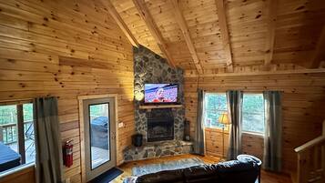 Téléviseur connecté, foyer, jeux vidéo, lecteur de DVD