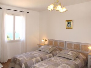 5 bedrooms, free WiFi, bed sheets