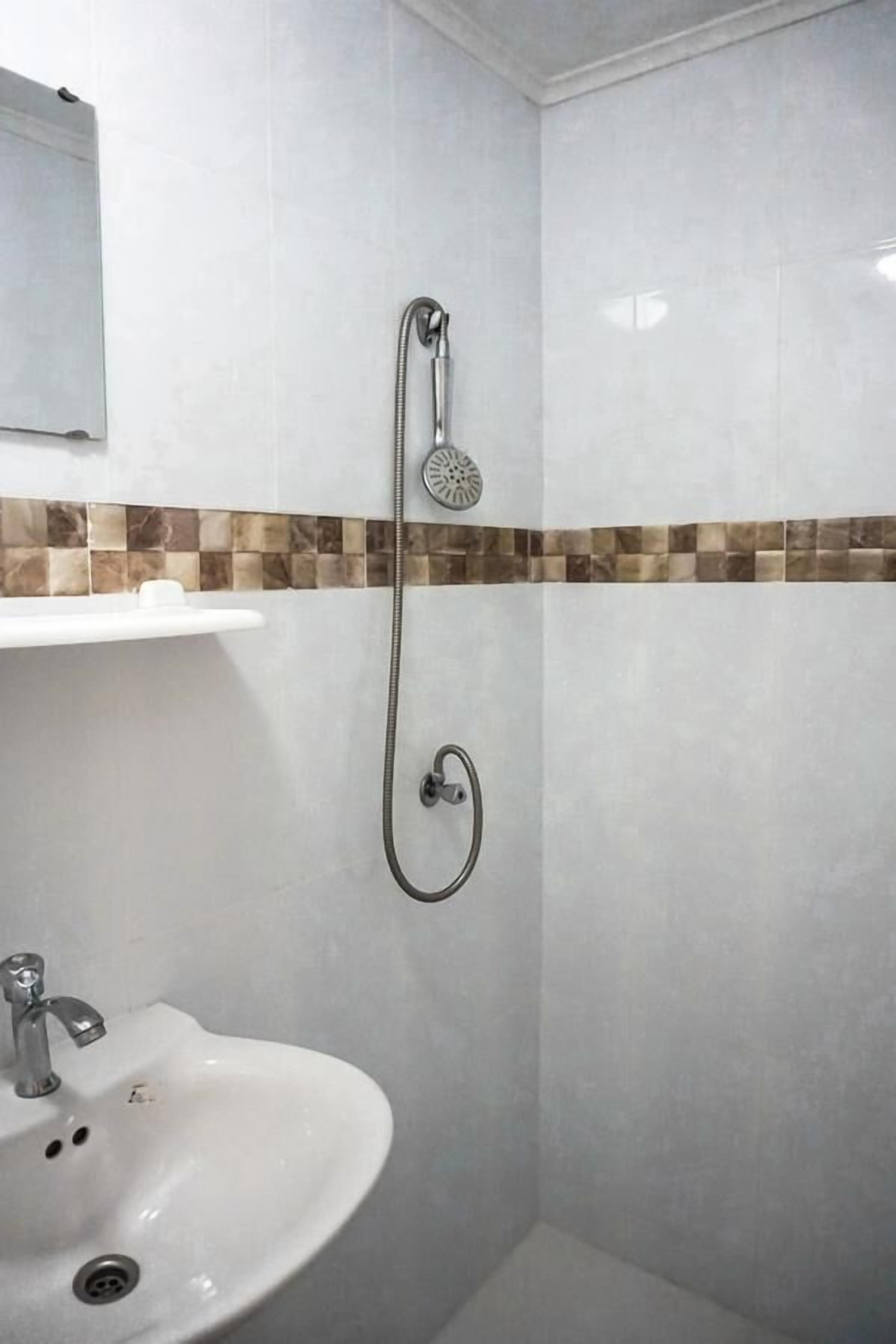 Shower, towels