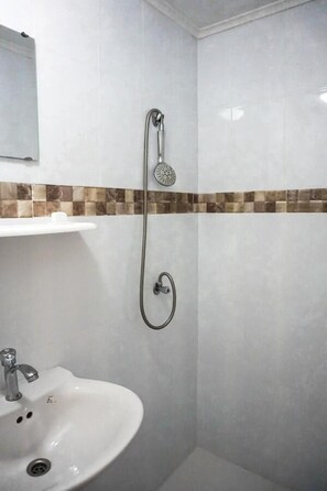 Douche, serviettes fournies