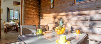 Stunning private villa for 6 people with WIFI, A/C, TV, terrace, pets allowed and parking