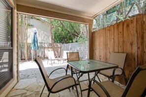 屋外ダイニングエリア