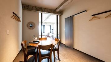 1 bedroom, desk, blackout drapes, free WiFi