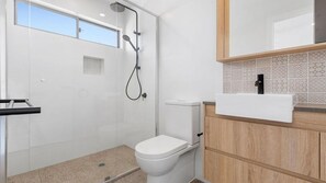 Combined shower/tub - Ocean Terrace- Modern 3Bed Apartment (KINGSCLIFF)