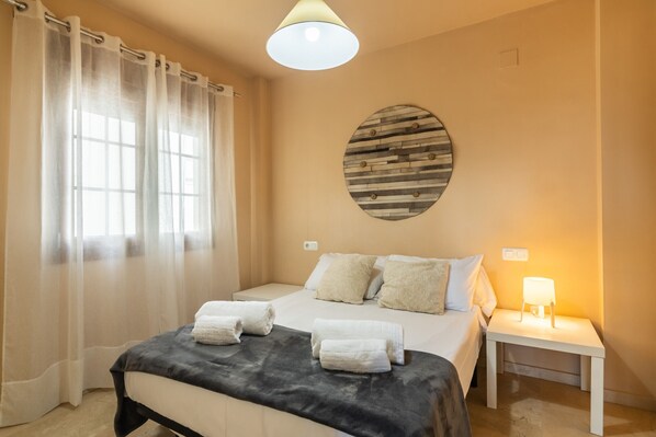 2 habitaciones, tabla de planchar con plancha y wifi gratis 