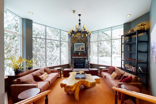 Woodrun Lodge by Whistler Premier
