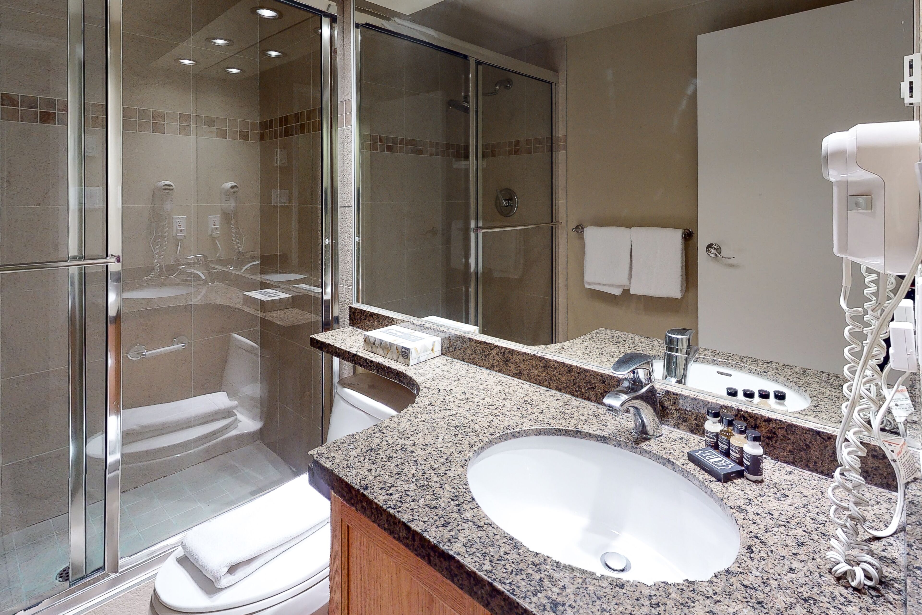 Condo | Bathroom | Combined shower/tub, free toiletries, towels