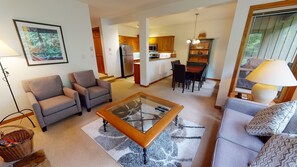 Condo, 2 Bedrooms (03) | Living room