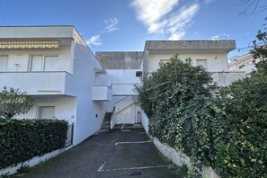 Exterior - M166 - Marcelli, three-room apartment with air conditioning 50 m from the sea (Marcelli)