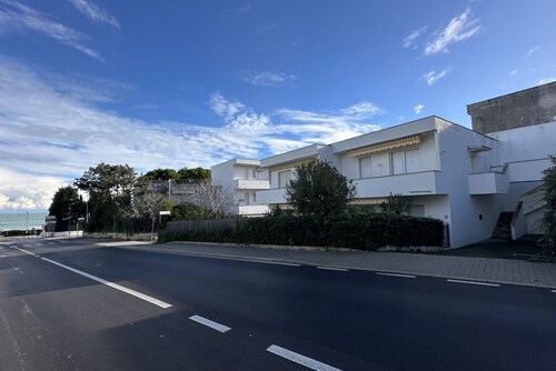 M166 - Marcelli, three-room apartment with air conditioning 50 m from the sea