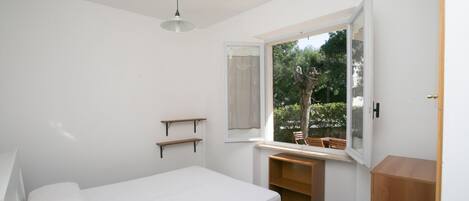 3 bedrooms, bed sheets