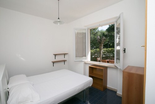 M081 - Marcelli, three-room apartment with garden at Residence MareVerde