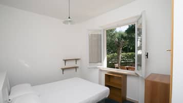 2 bedrooms, bed sheets