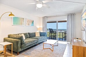 Una televisión, un reproductor de DVD