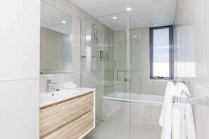 2 Bedroom Grande Deluxe - Free Parking | Bathroom