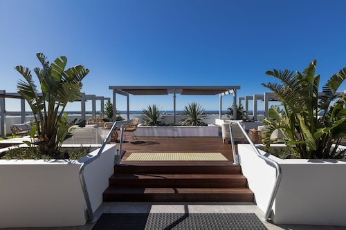 Sky Broadwater Apartments