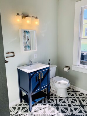 Combined shower/tub, hair dryer, towels, soap