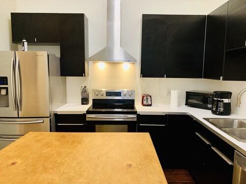 Spacious home -  4 Blocks to Streetcar and St. Charles