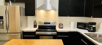 Spacious home -  4 Blocks to Streetcar and St. Charles