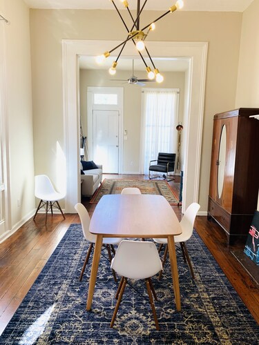 Spacious home -  4 Blocks to Streetcar and St. Charles