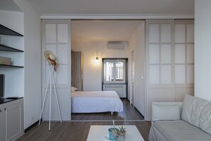 3 slaapkamers, een strijkplank/strijkijzer, gratis wifi, beddengoed