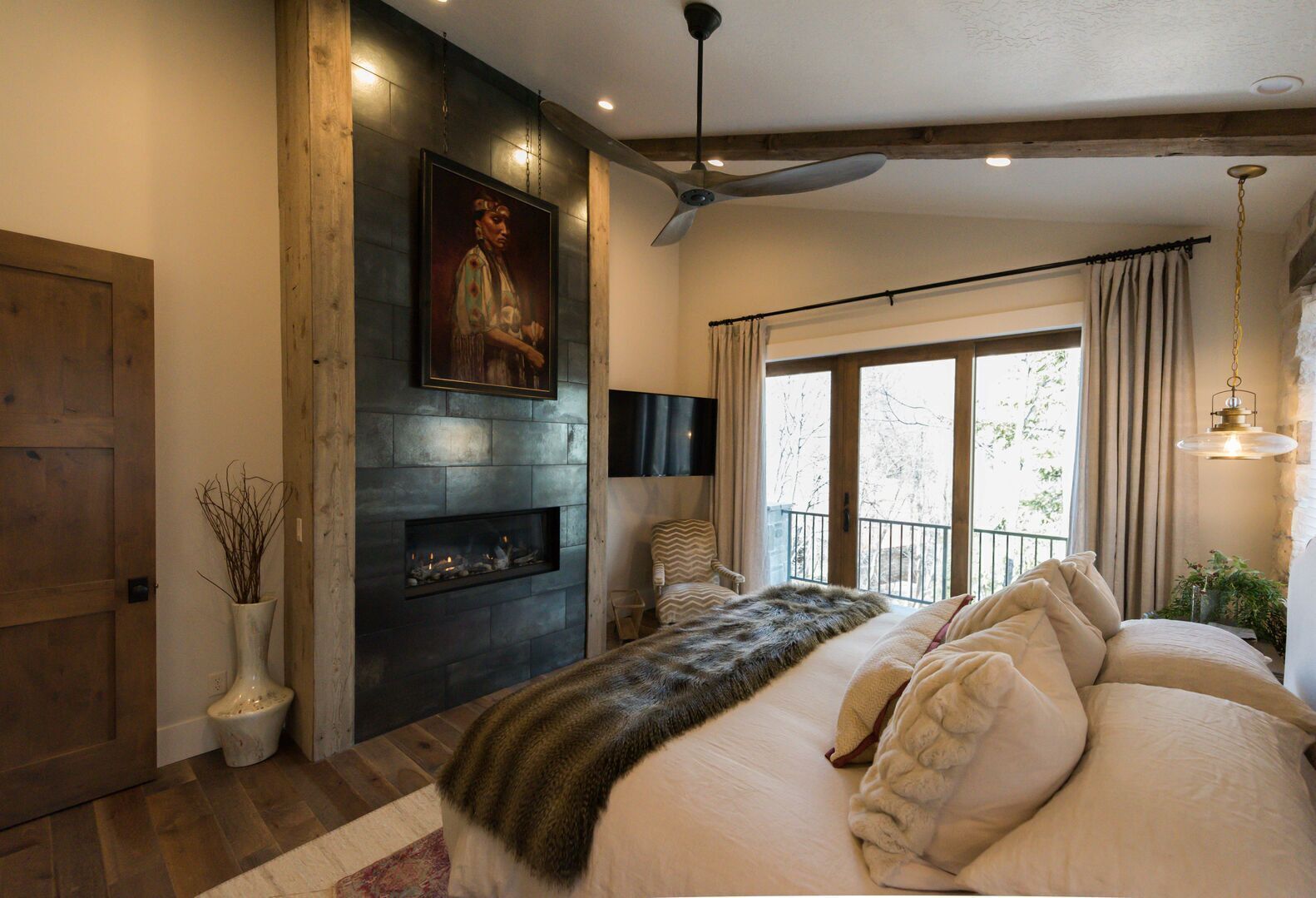 7 habitaciones, tabla de planchar con plancha y cuna de viaje 