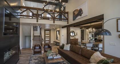 THE GREAT ESCAPE - Modern Luxury Mountain Estate, Private, Hot Tub