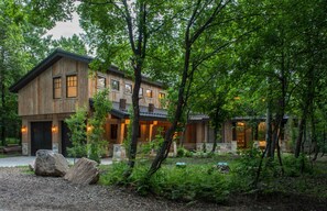 Exterior - THE GREAT ESCAPE - Modern Luxury Mountain Estate, Private, Hot Tub (Sundance)
