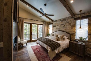 7 habitaciones, tabla de planchar con plancha y cuna de viaje 