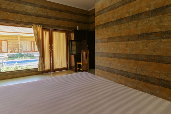 Deluxe Double Room with Pool View | Minibar, Schreibtisch, schallisolierte Zimmer, kostenloses WLAN