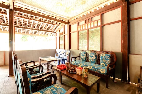 Lobby sitting area. Iran Homestay
