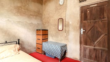書桌、床單