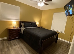 3 bedrooms, iron/ironing board, WiFi, bed sheets