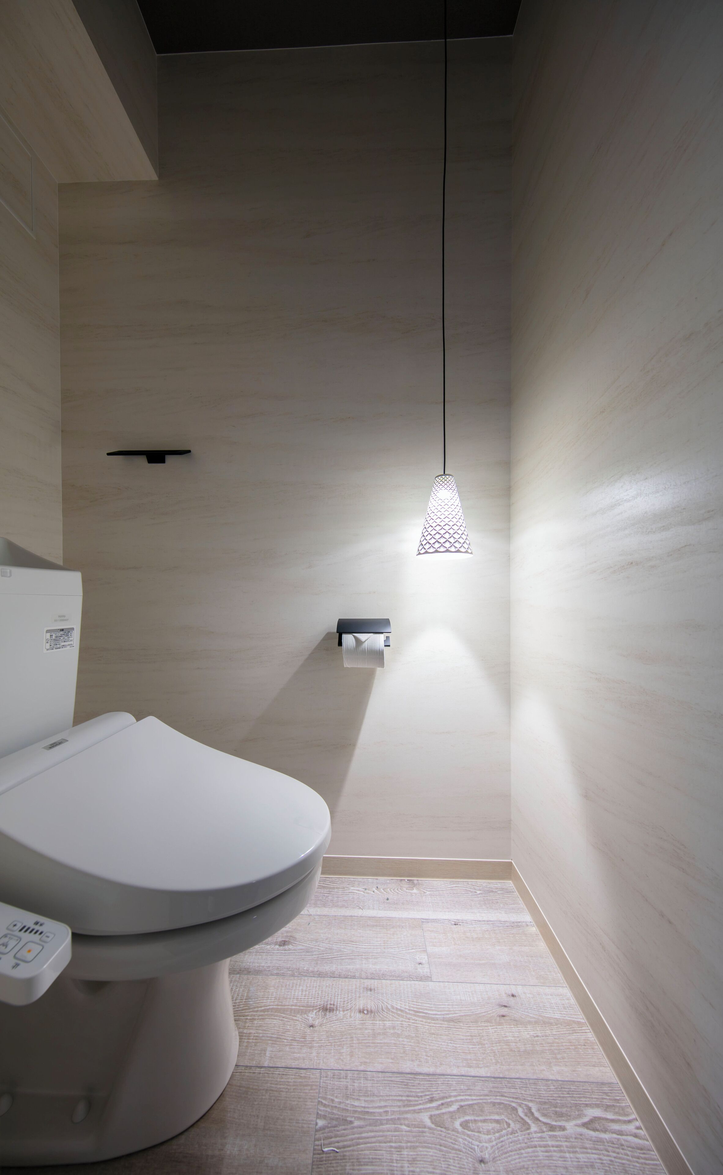 Bañera y ducha independientes y artículos de higiene personal gratuitos