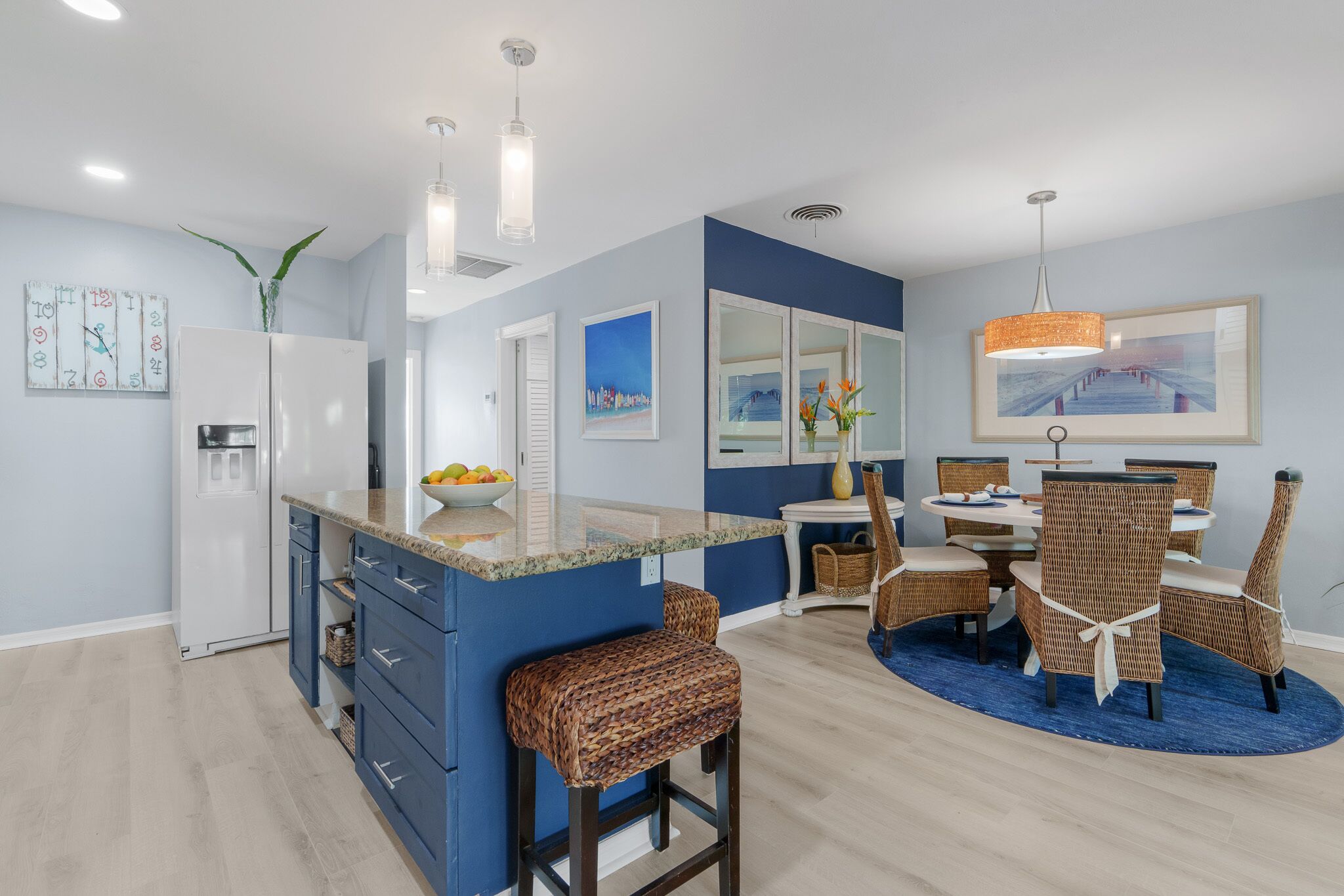 Coastal Cottage/Walk to the Beach & the Ave!