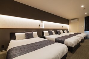 Escritorio, wifi gratis y ropa de cama 