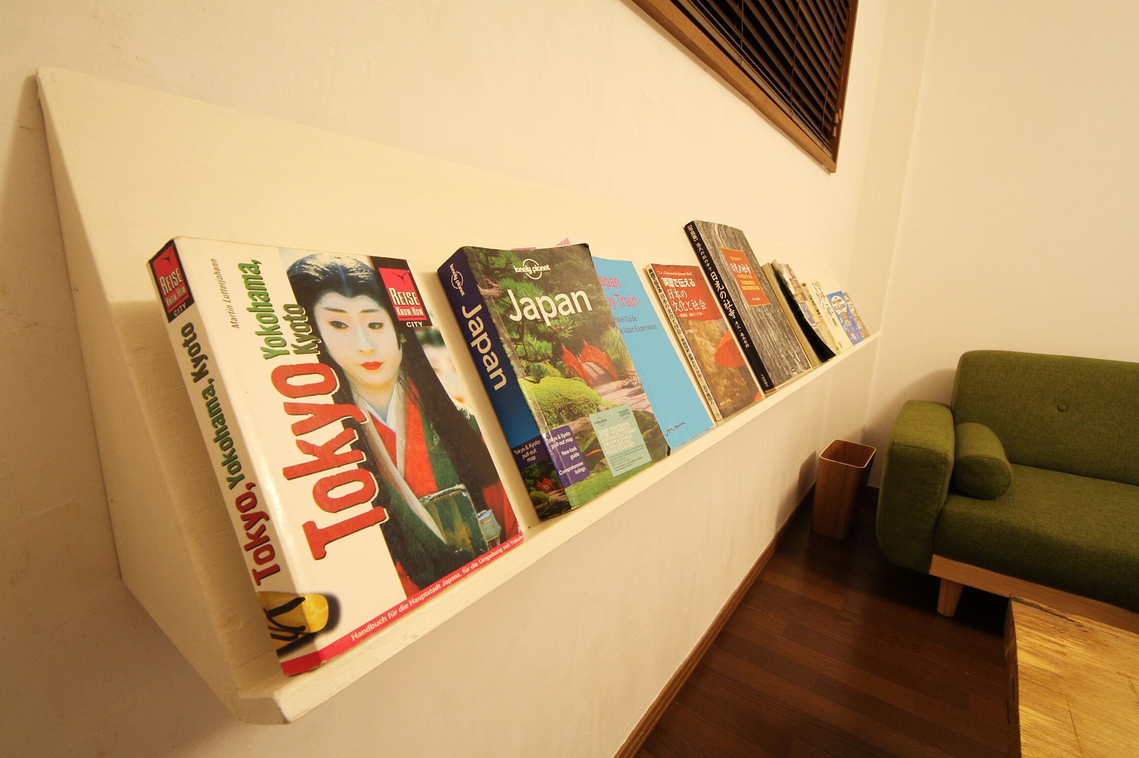 Apartment | Living room | Flat-screen TV