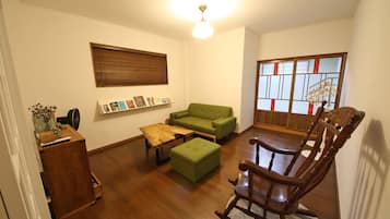 Apartment | Living room | Flat-screen TV