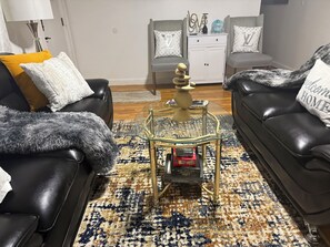 TV - 3-bedroom house in perfect  location nearBraintree Mall (PAP)