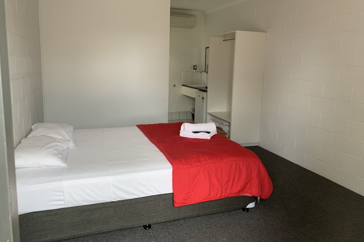 Comfort Room | 1 bedroom, free WiFi, bed sheets