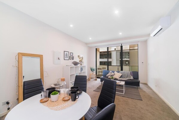 アパートメント 2 ベッドルーム | 客室内のダイニングエリア