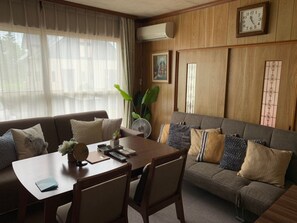 Private Vacation Home | 3 bedrooms, desk, iron/ironing board, free WiFi - Asahikawa Big House 10 People (Asahikawa)