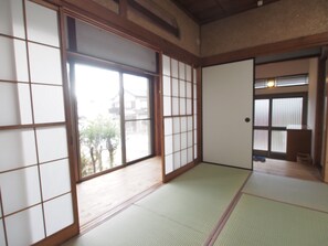 Private Vacation Home | 1 bedroom, desk, iron/ironing board, free WiFi - New Okazaki House for 6 (Okazaki)