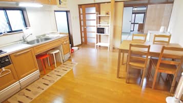 Private Vacation Home | 1 bedroom, desk, iron/ironing board, free WiFi