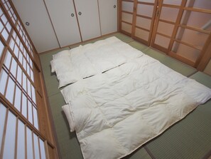 Private Vacation Home | 1 bedroom, desk, iron/ironing board, free WiFi - New Okazaki House for 6 (Okazaki)