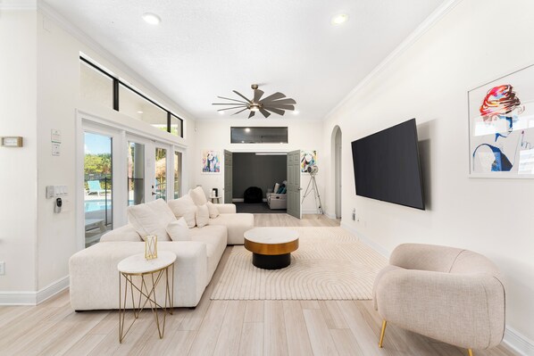 Télévision, console de jeux vidéo, Netflix, table de tennis de table