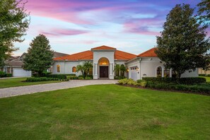 Exterior - Rare Extended Pool Deck & Oversized Spa | Arcade Room | Kids Bedrooms (Kissimmee)