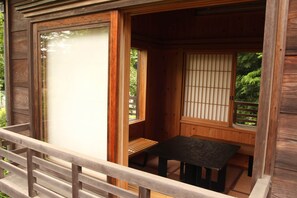 Suite, Garden View | 1 bedroom, minibar, desk, soundproofing